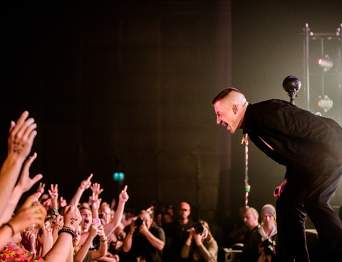 'Sta op en ga los' - Macklemore | AFAS Live - english
